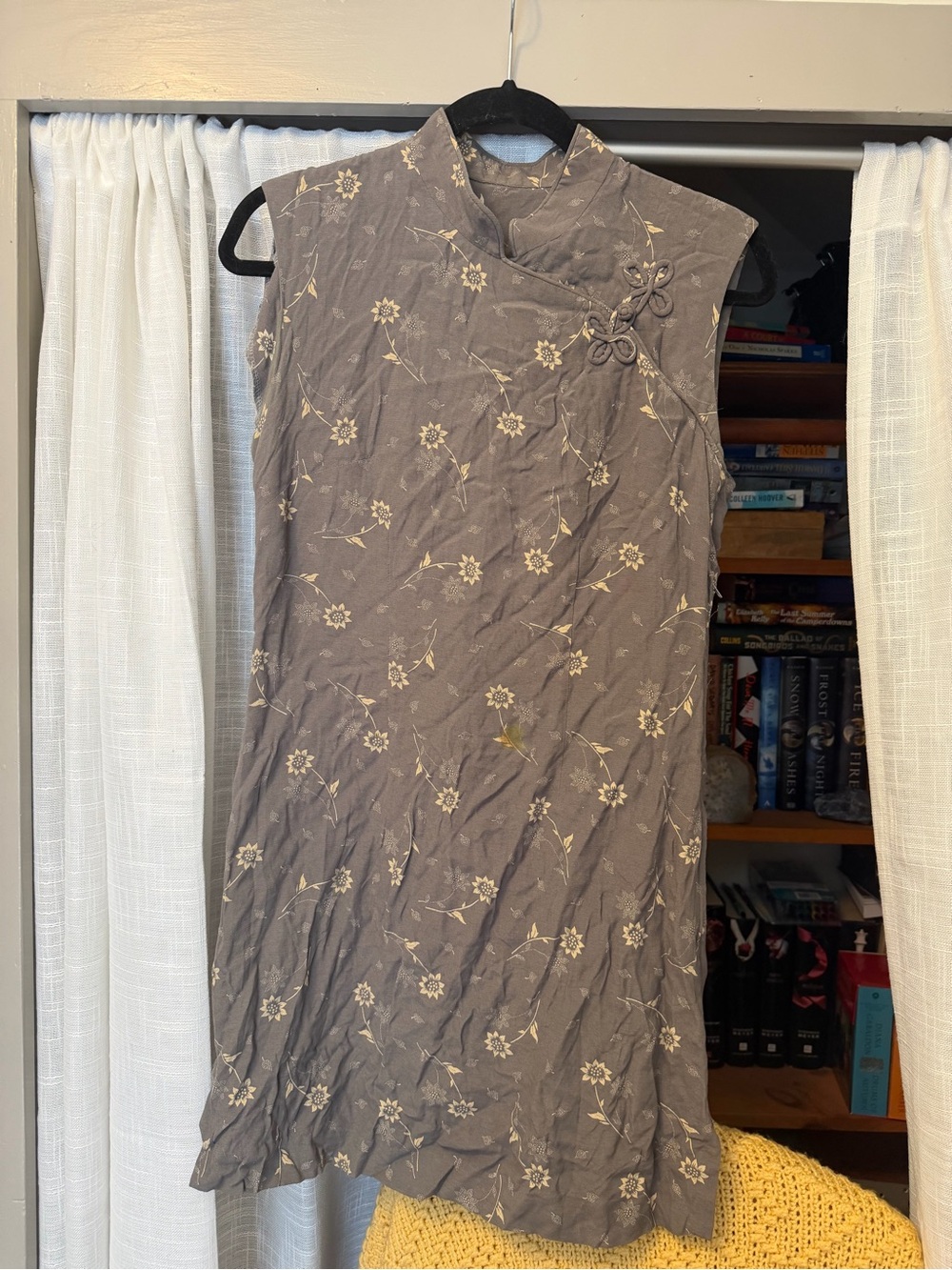 Sleeveless Floral Dress - Gray